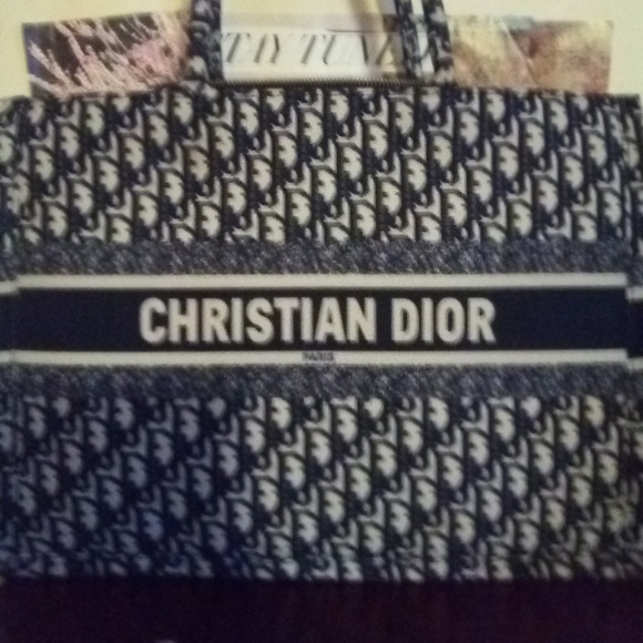 Inspired CD Tote *FREE SUNGLASSES* - Picture 2 of 2